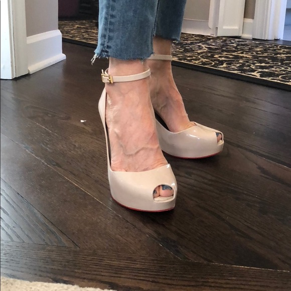 mustard pointed heels